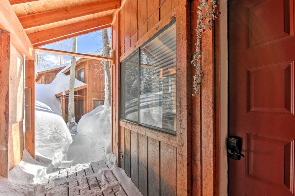 Sleek Eagle Point Resort Utah Vacation Rental view 3