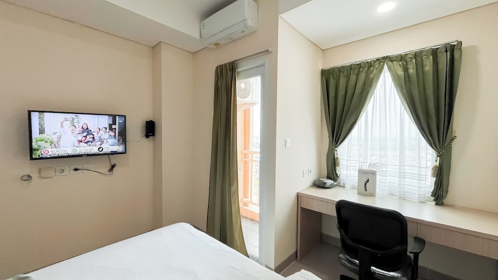 Modern And Homey Studio Apartment B Residence By Travelio