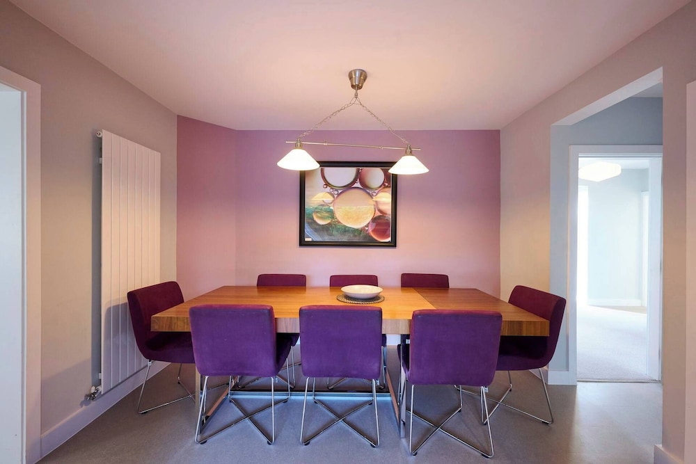 Host Stay Roundwood House