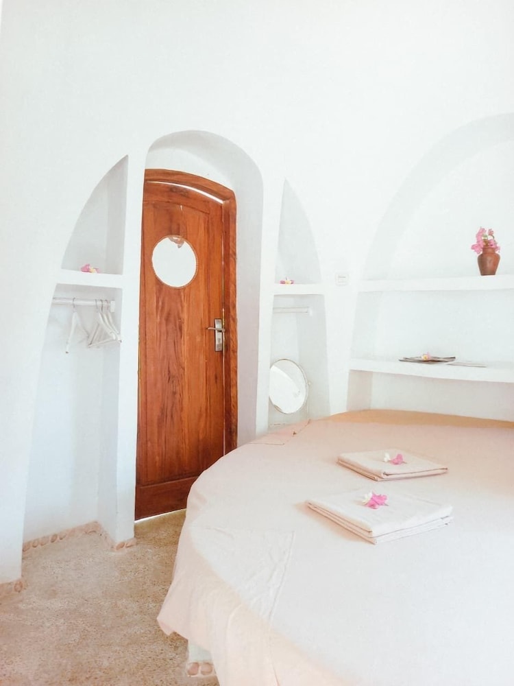 Mentigibay Dome Villa Lombok