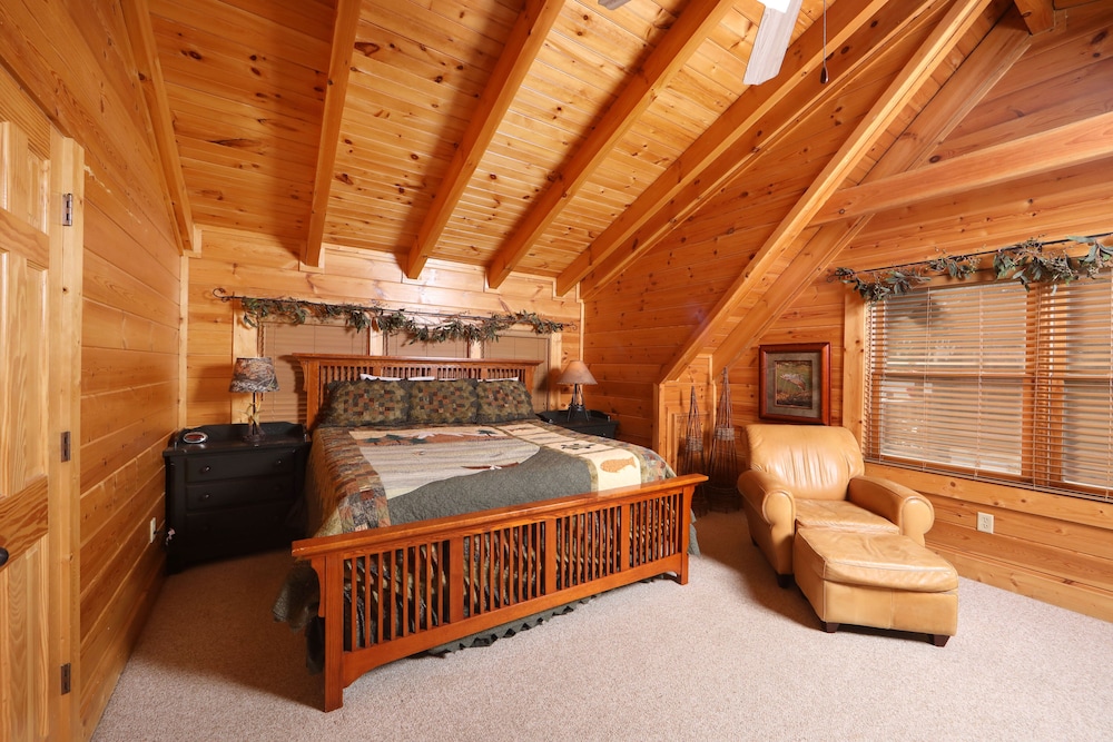 Mountain Sunrise - Five Bedroom Cabin view 2