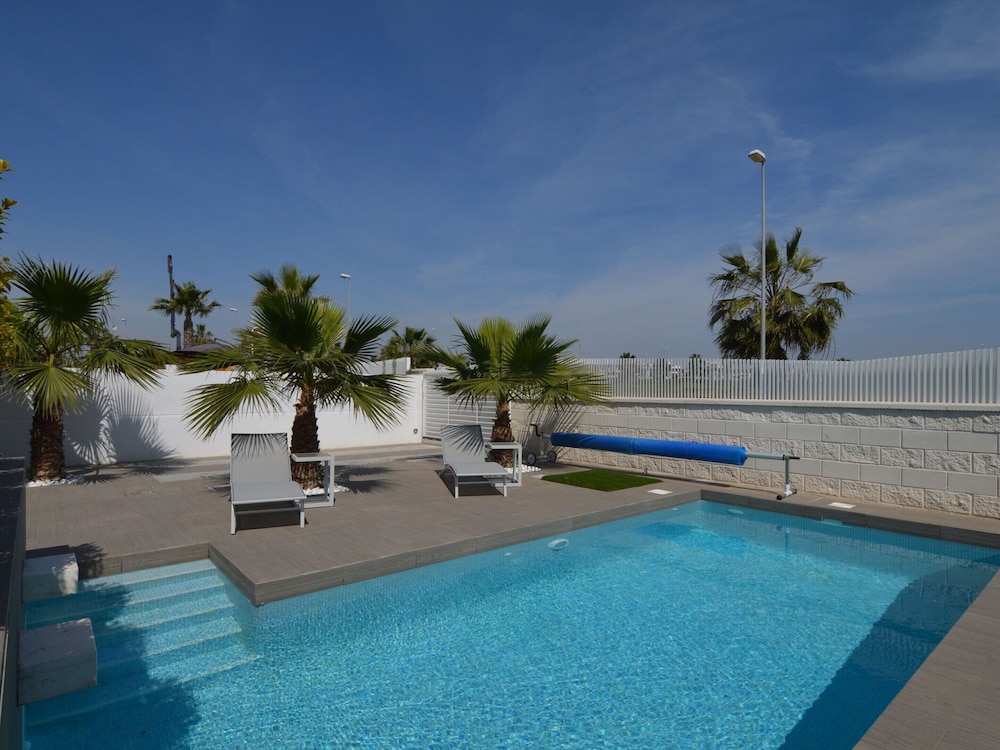 Villa With Garden & Roof Deck photo 2