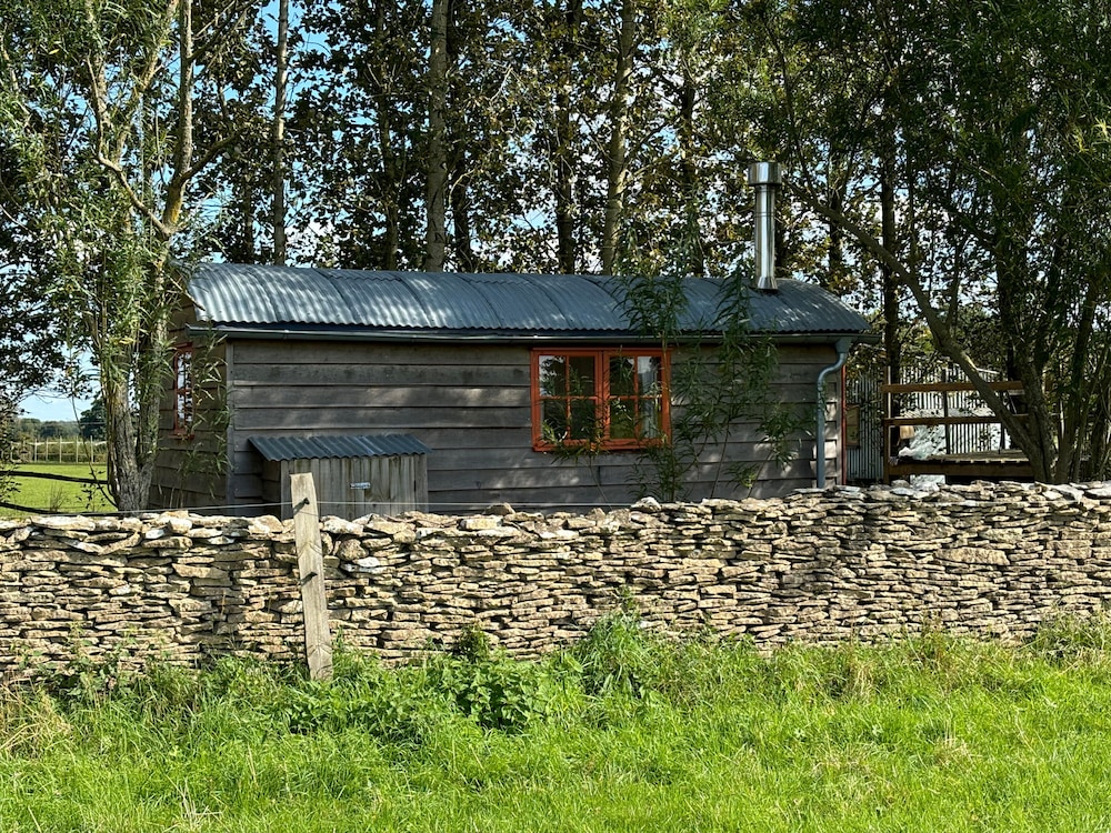Secluded Shepherd's Hut