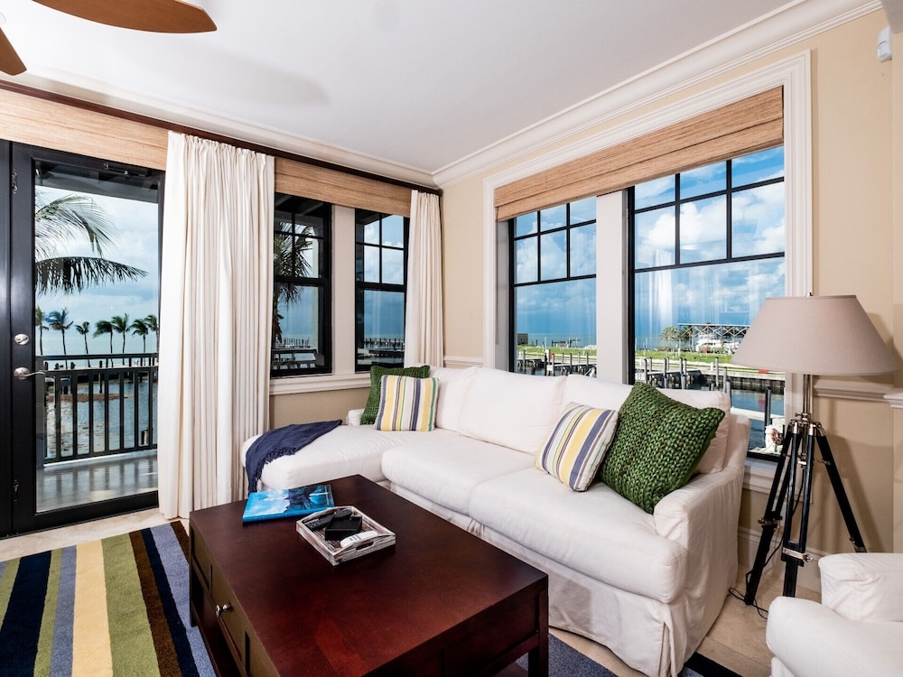 Marlin Bay Resort & Marina