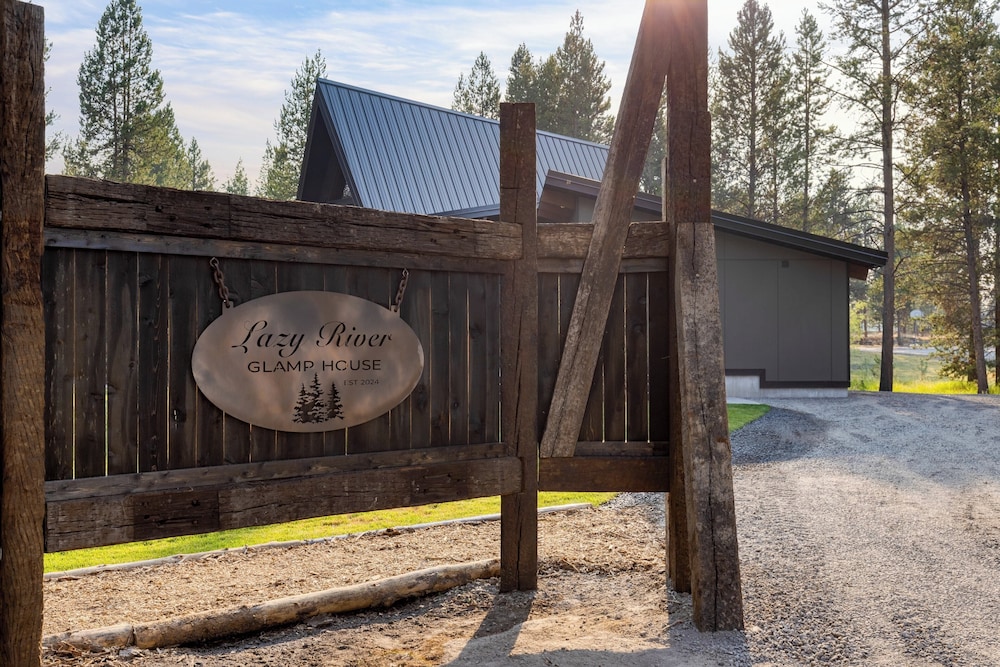 Lazy River Glamp-house by Avantstay Newly Built, Luxe Indoor-outdoor Living