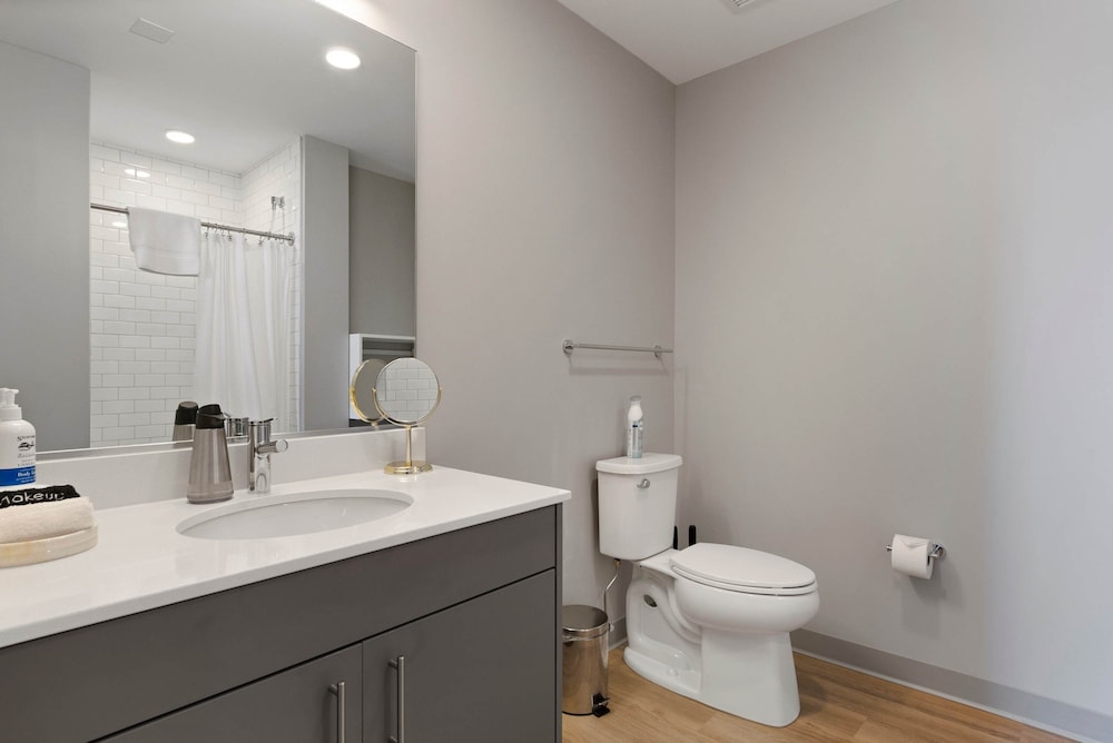 Concert Stay New 4BR Apt by Salt Shed