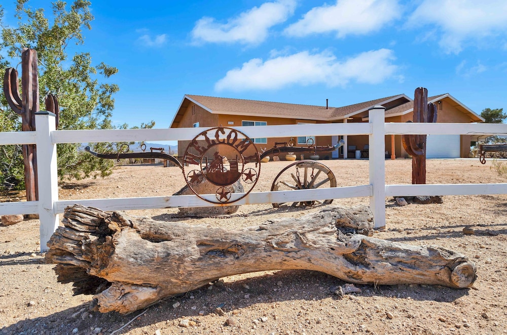 Western Oasis Corral