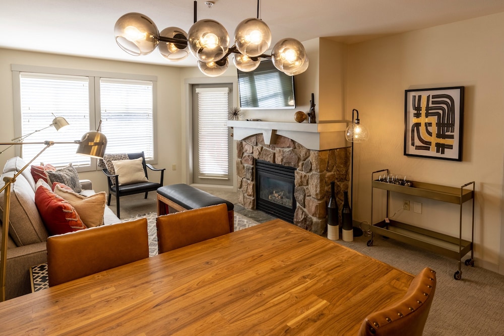 Eagle Springs East 1 & 2 Bedroom Condos