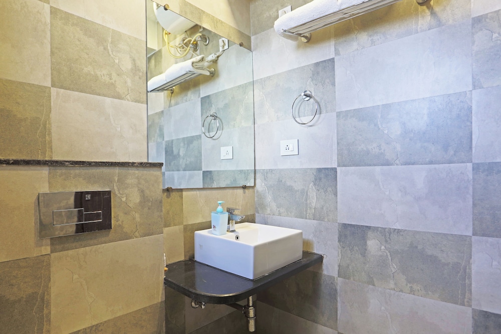 Hotel Aerostar Gold Near Yashobhoomi