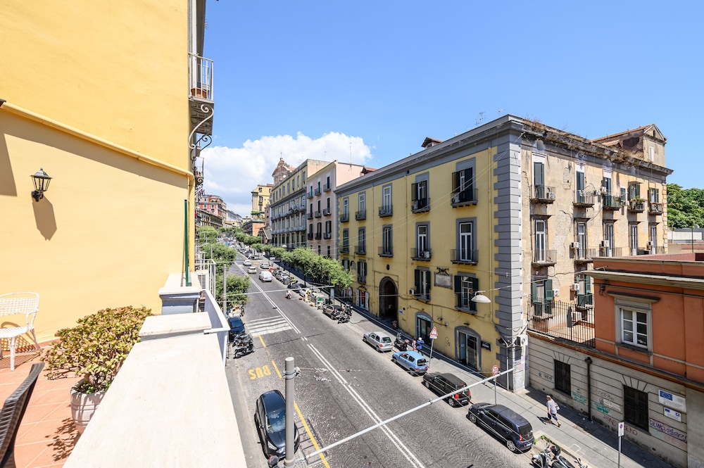 Into Mann in Naples With 5 Bedrooms and 5 Bathrooms
