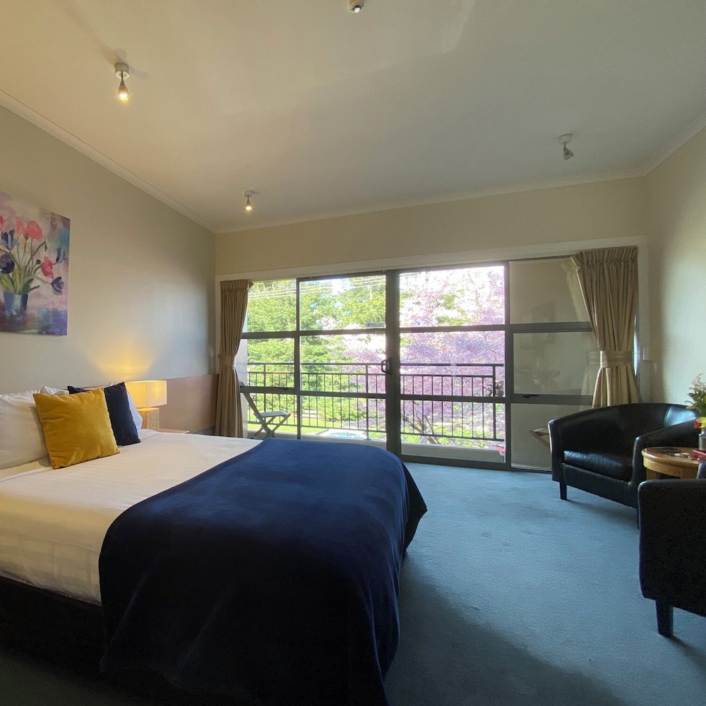 Saxton Lodge