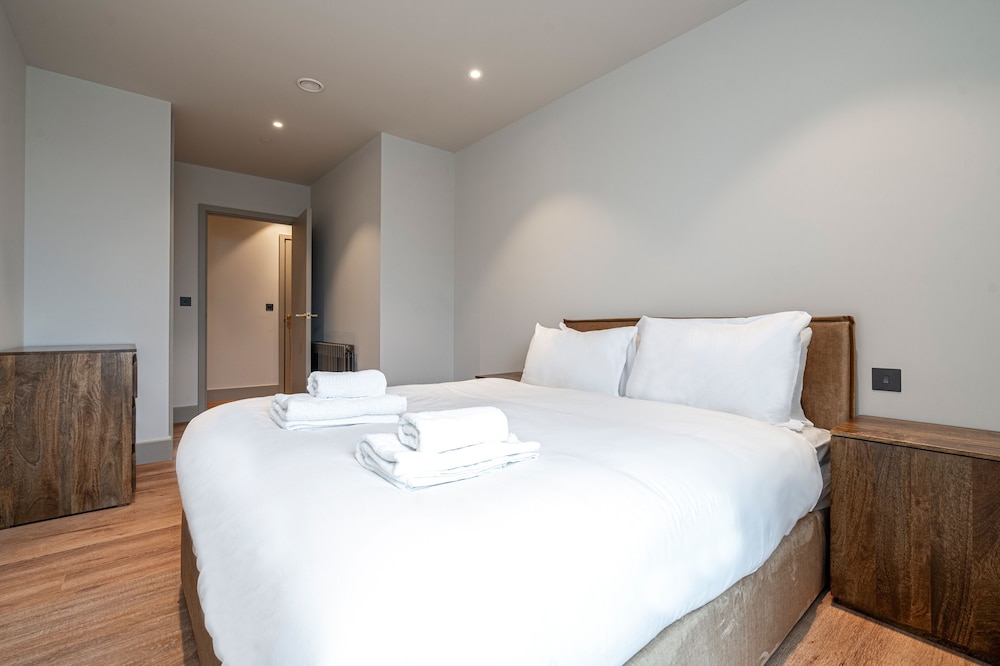 Spacious Flat in North London