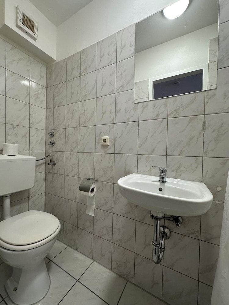 2-Rent Group Hostel Apartments HAN53