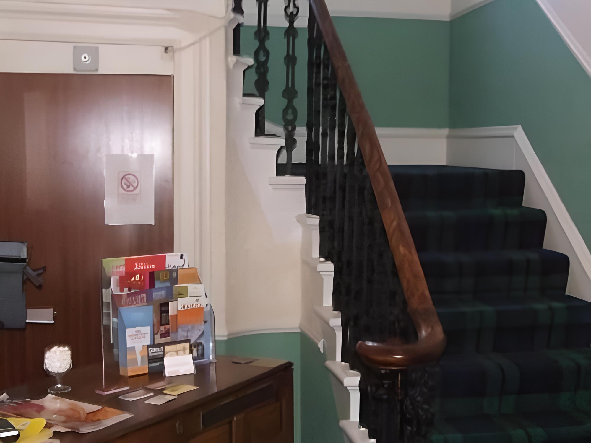 Hillside House Hotel & Restaurant