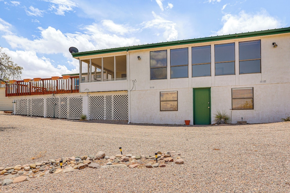 1 Mi to Lake: Home w/ Deck in Elephant Butte