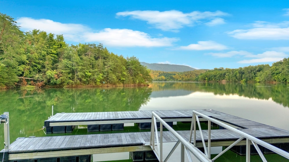 Cozy 3BR Lake Access w Sauna