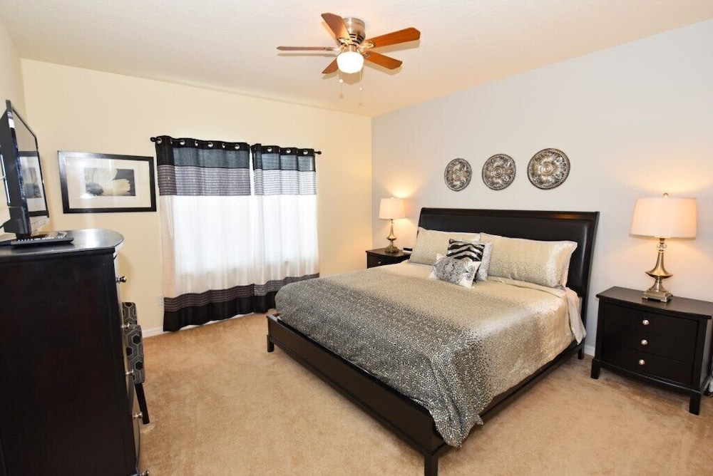 Watersong Resort - 5 Bed Sleeps 10 - Private Pool - Image 2