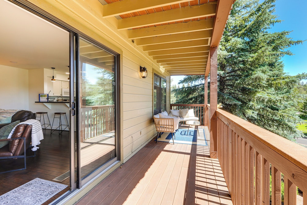 Quaint Flagstaff Condo w/ Balcony ~ 6 Mi to Dtwn! view 5