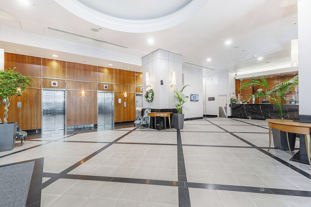 City Getaway 1BR Apt w Pool & Gym I Zodiak Stays