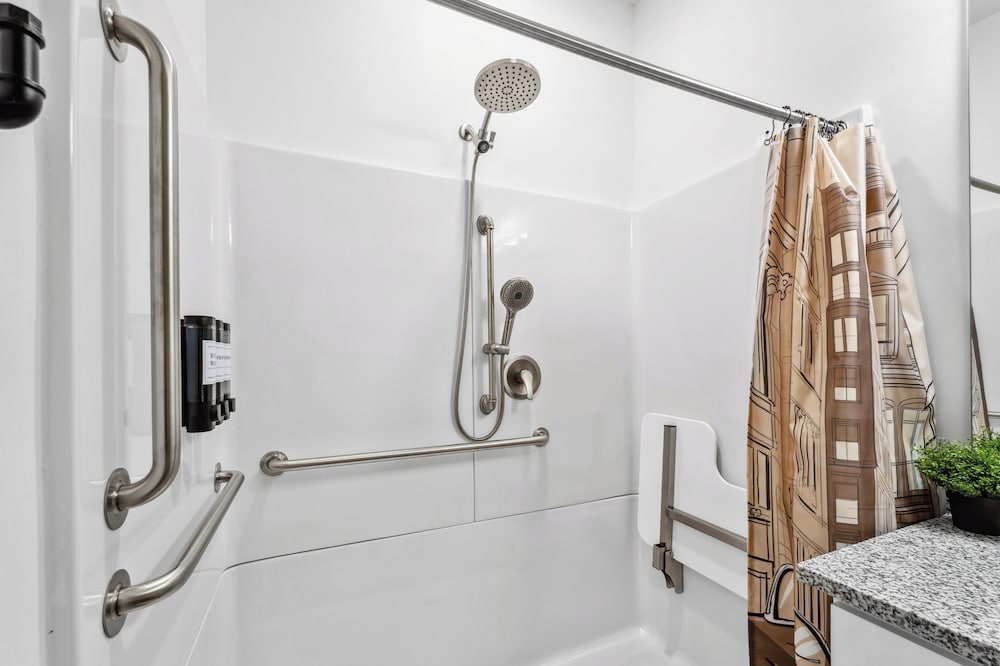 Luxurious Apartments - Pool Gym Bikes