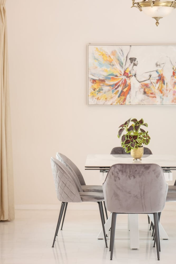 The White Marble Luxury City Apt
