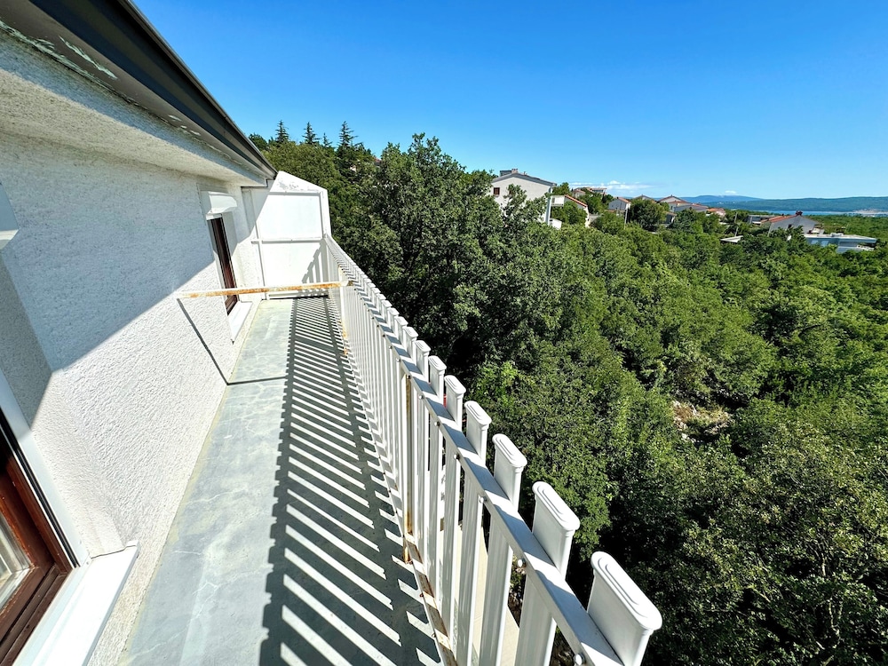 Apartment Lora 1
