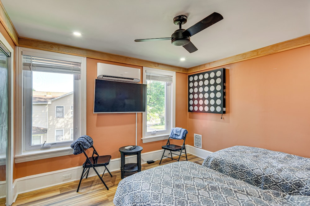 Walkable Neighborhood: Updated Morton Home!