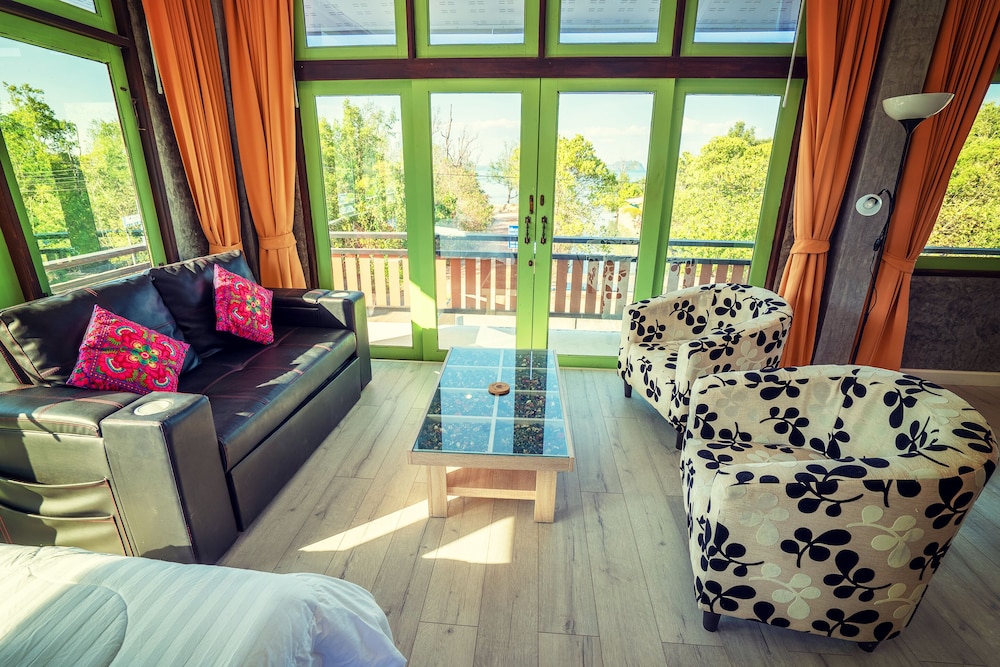 Tonmai Suites