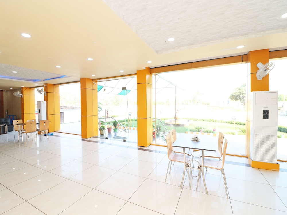 OYO 13483 Hotel Aradhya's