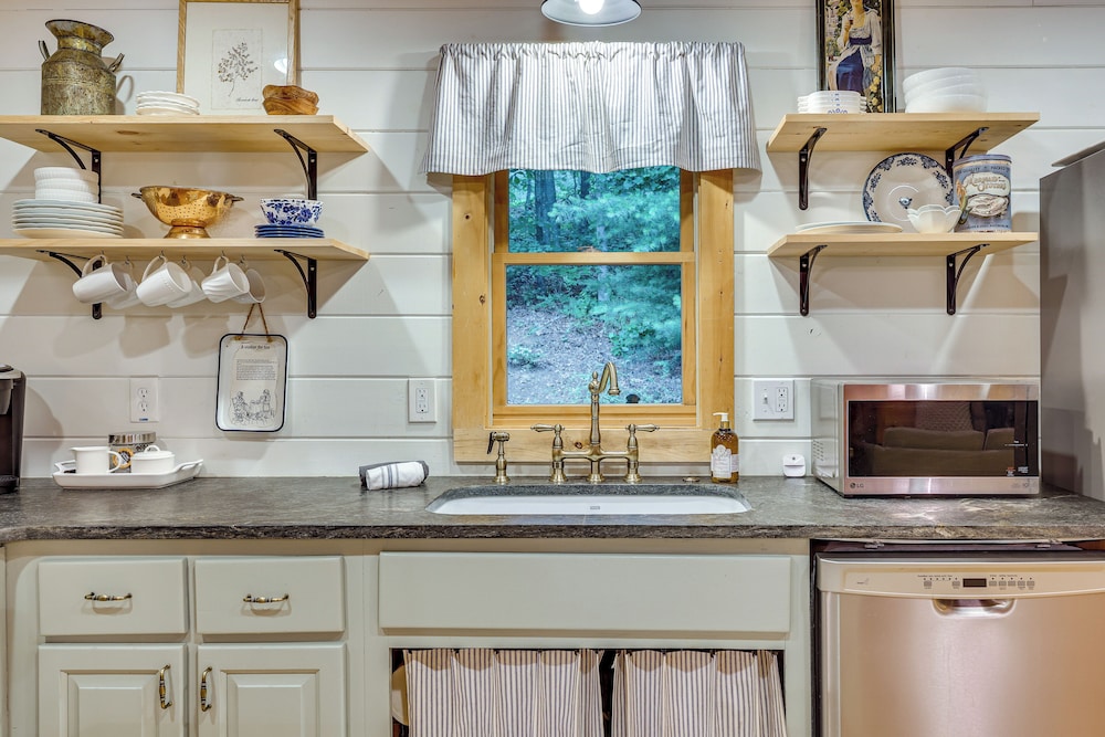 Morganton Cabin < 1/2 Mi to Blue Ridge Lake! view 2