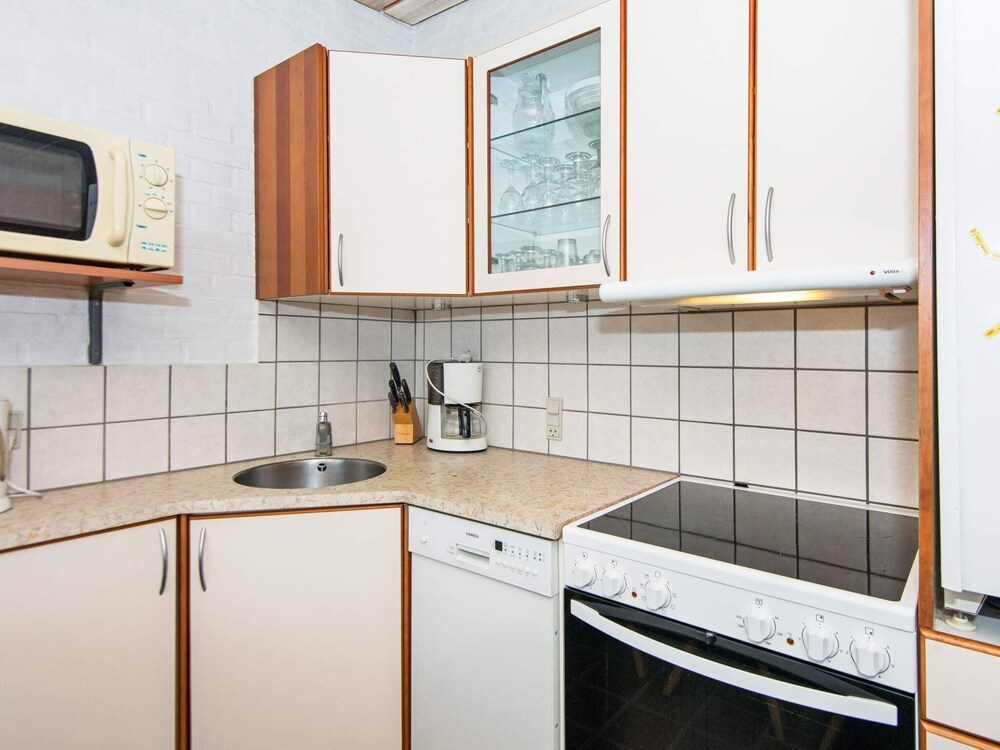 6 Person Holiday Home in Henne-by Traum view 5