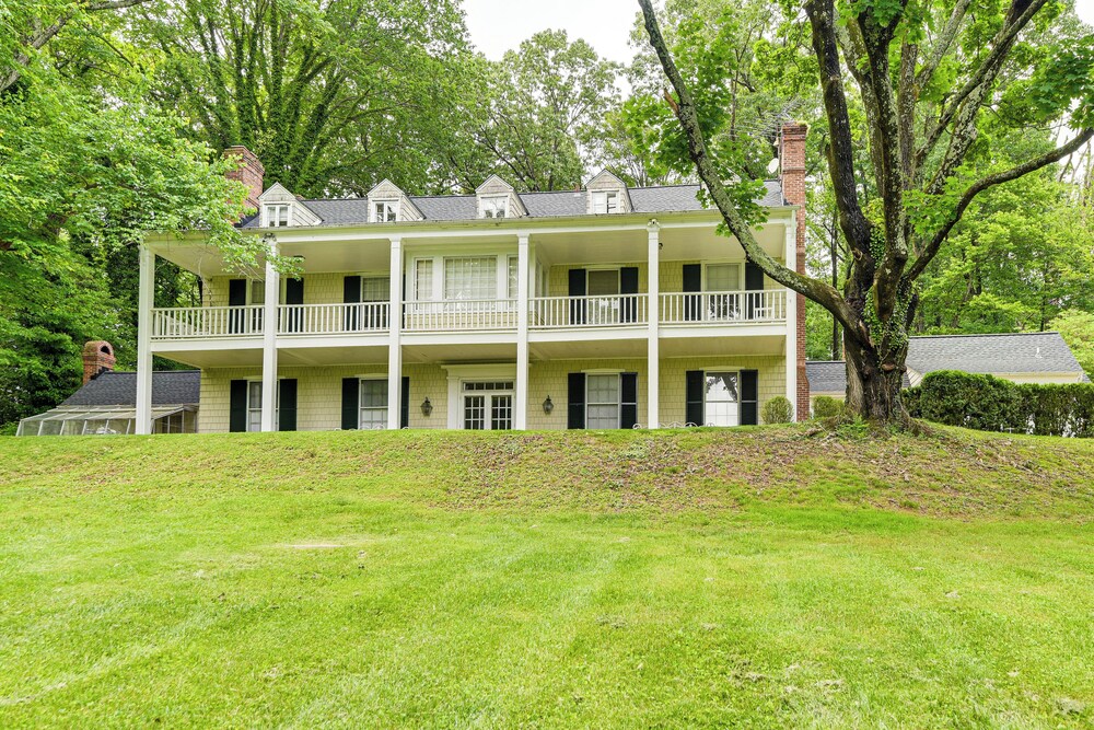 16 Mi to Baltimore: Spacious Home in Owings Mills!