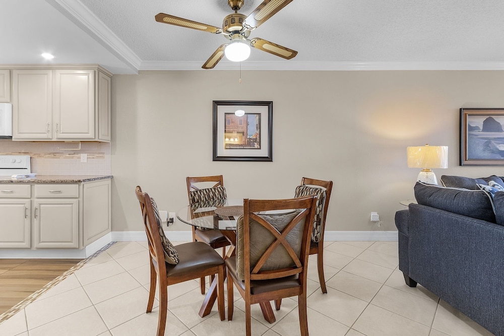 Bay Village 126: Charming Beachfront 2br/2ba Condo W/ Balcony 2 Bedroom Condo