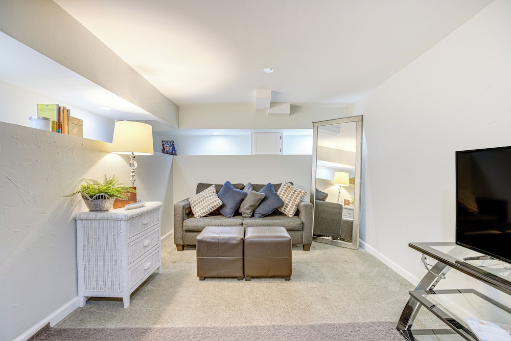 Denver Retreat in Cherry Creek: Walk to Dining!