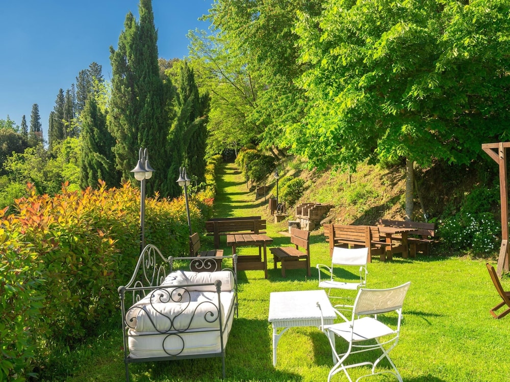 Apartment in Tuscany With Pool & Garden