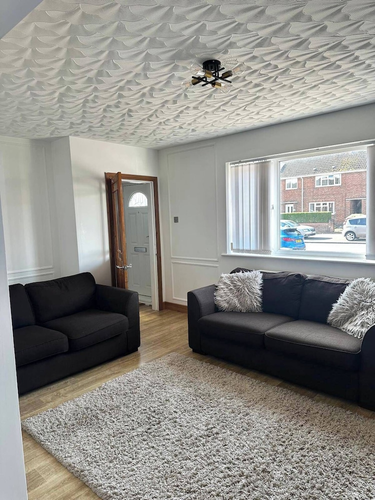 Hartlepool - House - Sleeps 5 - Parking