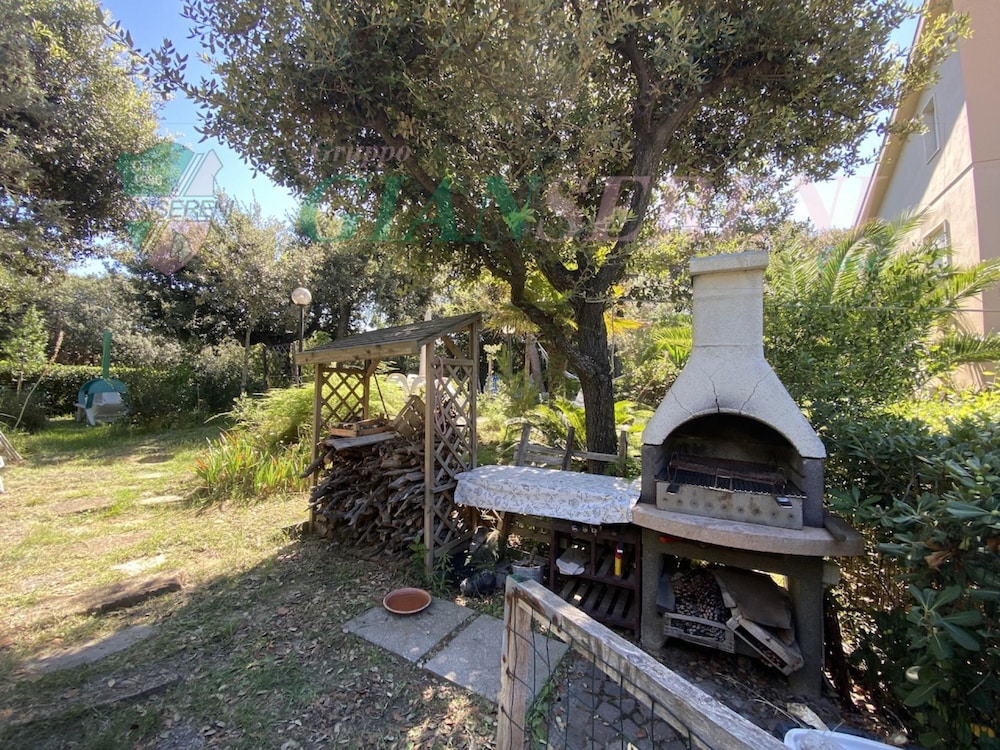 Villa Papini Seafront With 3 Apartments and Garden-rif Papi