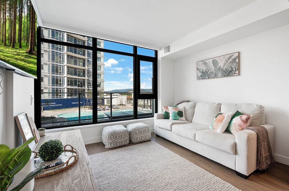AQUA Corner Unit w Amazing View 614