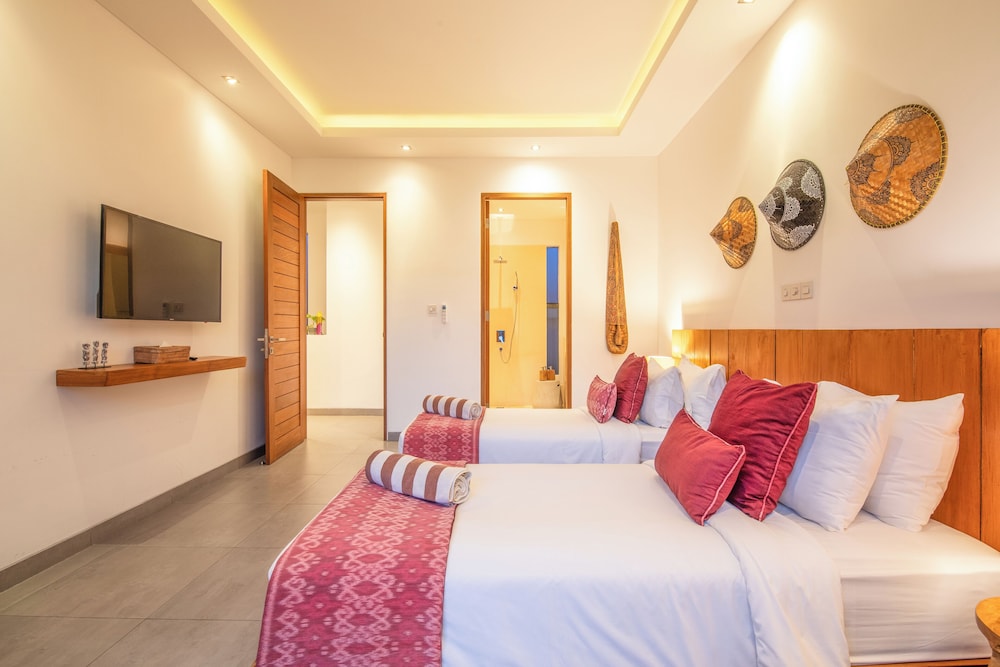 Luxury 4BR Haven, Steps to Canggu's Beach Elegance