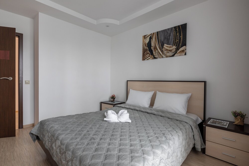 Modern 3-rooms apartment Musical Theater