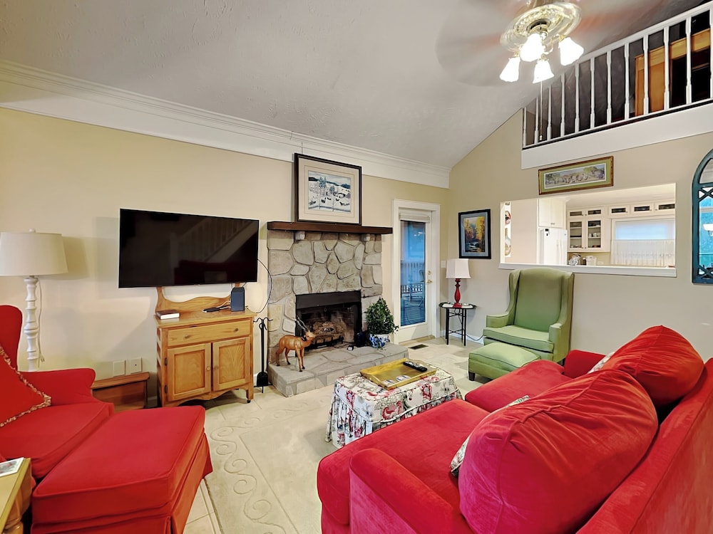 Daisy's Enchanted Cottage by Jackson Mountain Rentals
