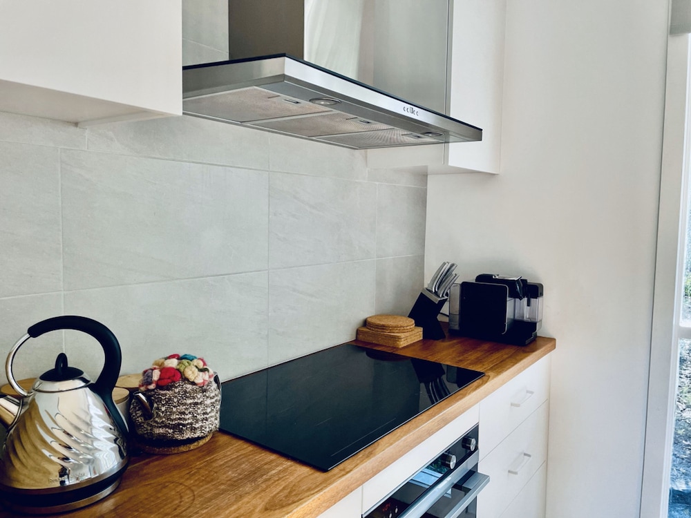 Whispering Gums Lorne Ocean Views Pet Friendly EV Charger