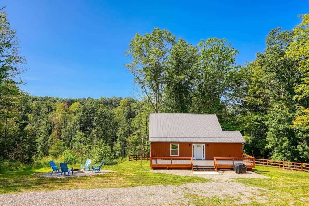 Tranquil Heights Cabin In Hocking Hills- HOT Tub!