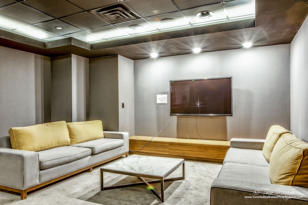 New Modern - DT King W Spacious 3BR-3