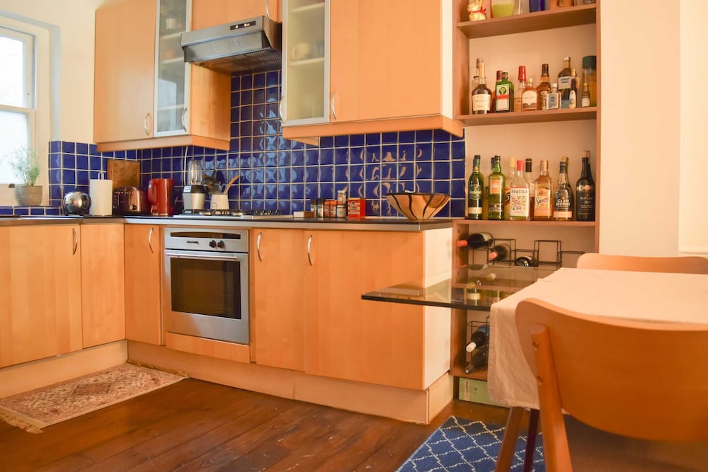 Large 2 Bedroom Apartment in Central London