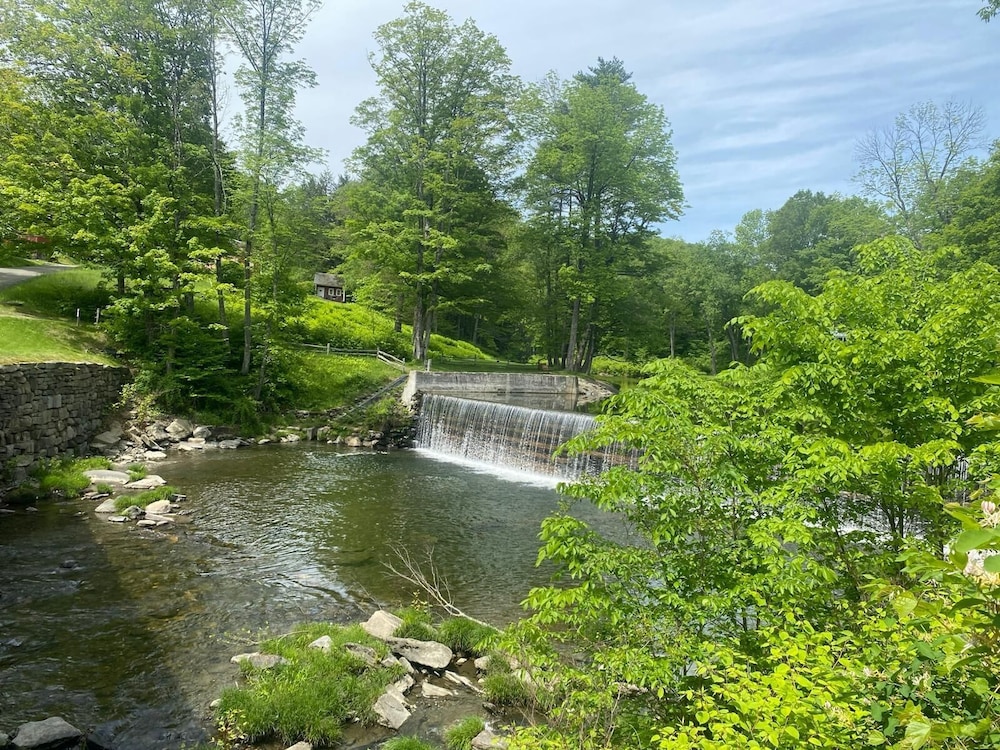Green River Bridge Inn