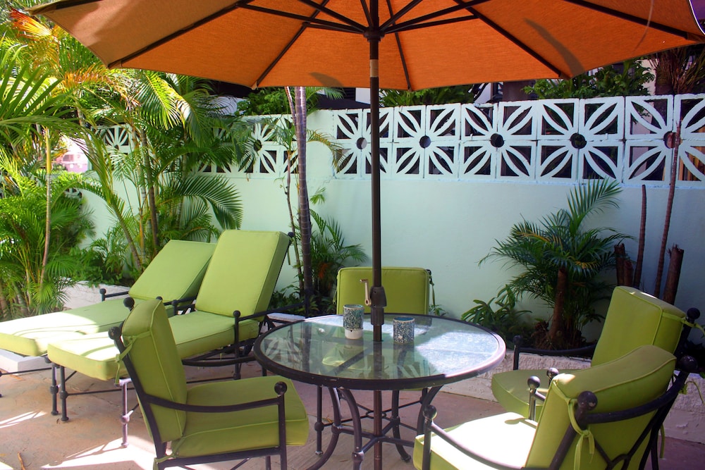 Numero Uno Beach Apartments
