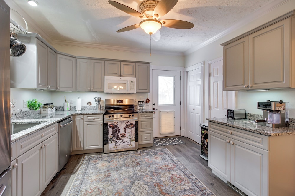 Walk to UT Southern & Dtwn Pulaski: Historic Home