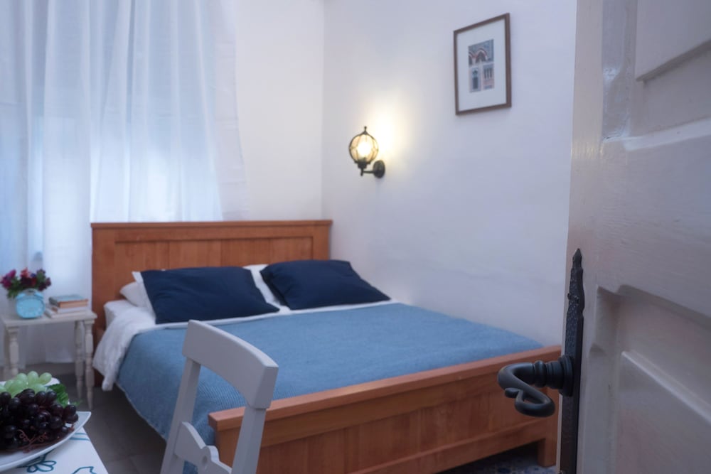 Allenby 2 Bed & Breakfast