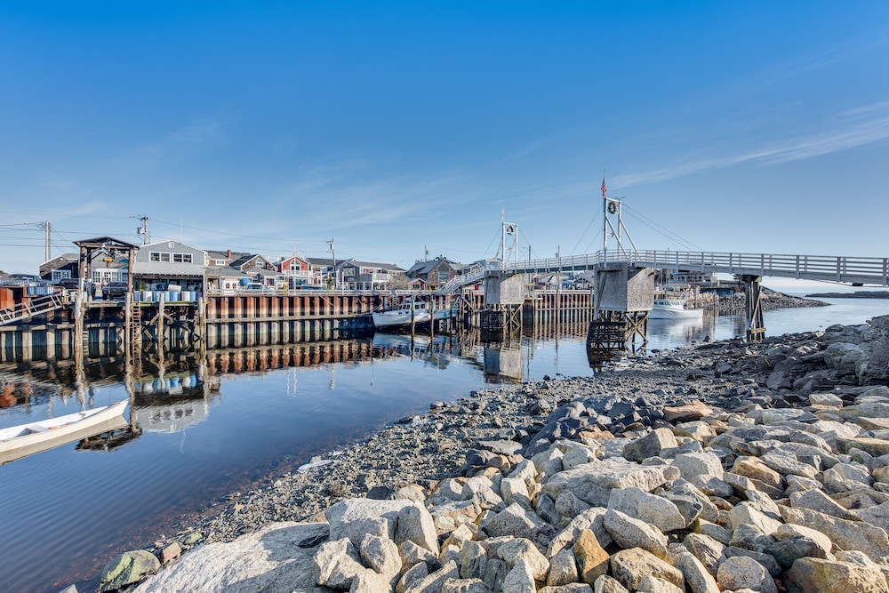 Tranquil Ogunquit Condo: Walk to Beach & Marina! view 3